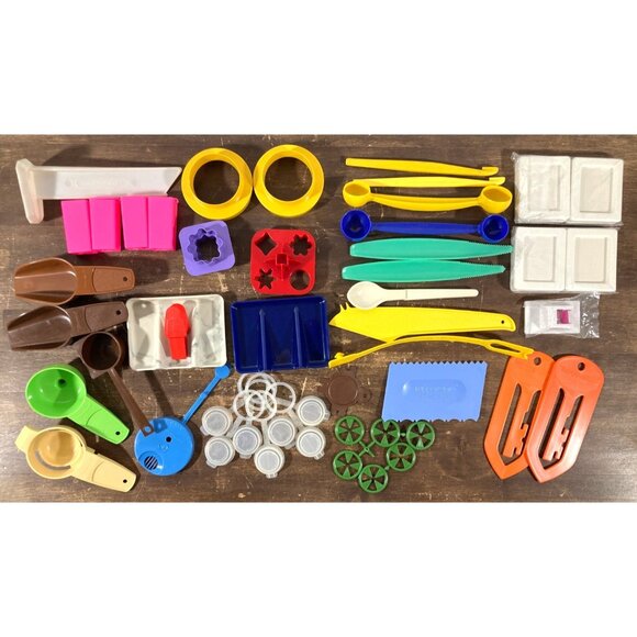 Lot 40+ Vintage Tupperware Hostess Party Favors Kitchen Gadgets Tools Giveaways - Picture 1 of 5